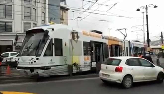 Beyazıt'ta tramvay Japon turistlere çarptı: 1'i ağır 2 yaralı