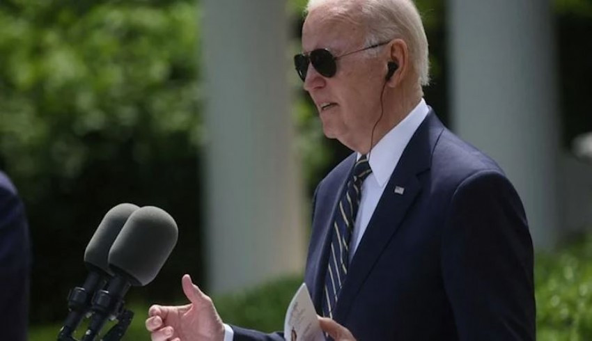 Biden basın toplantısına "kopya kağıdı" ile katıldı
