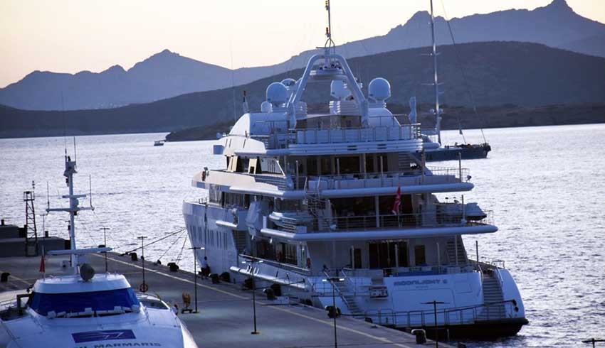 Bodrum'a demir atan yüzen sarayın kirası dudak uçuklattı!