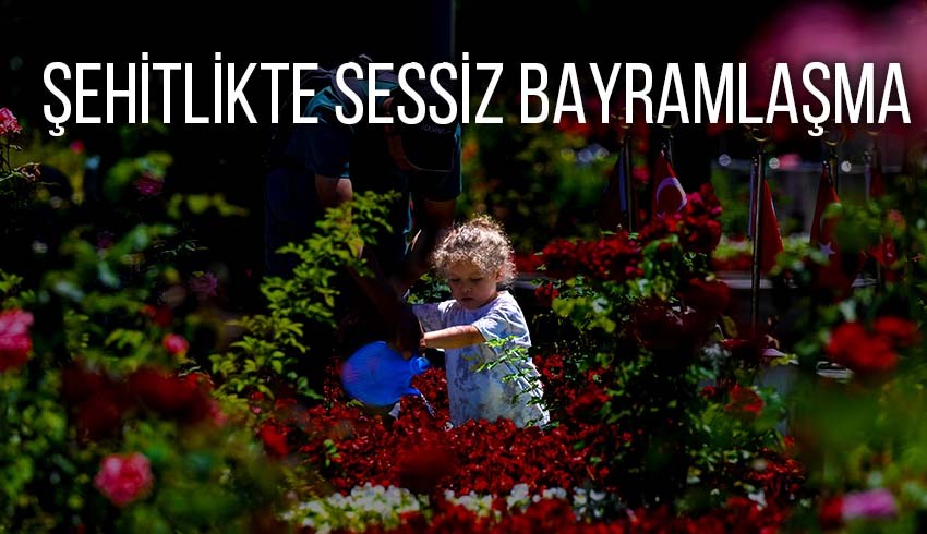 Şehitlikte vatan için sevdiklerinden ayrı kalanların bayramlaşması