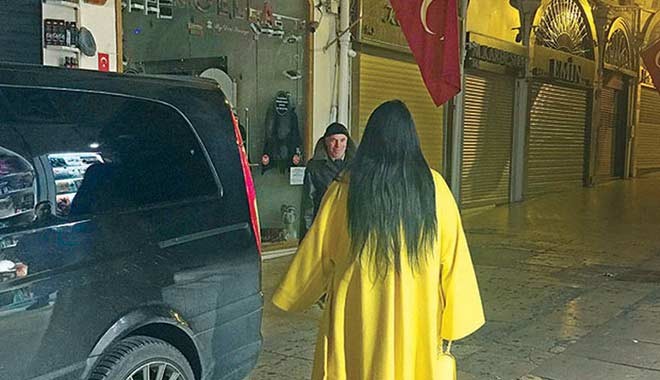Bülent Ersoy geceyarısı Kapalıçarşı'da ne arıyor?
