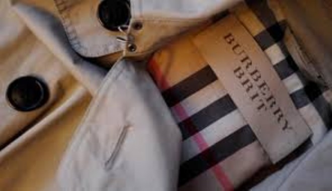 Burberry, Ürünlerini İndirimli Satmamak İçin Yaktı