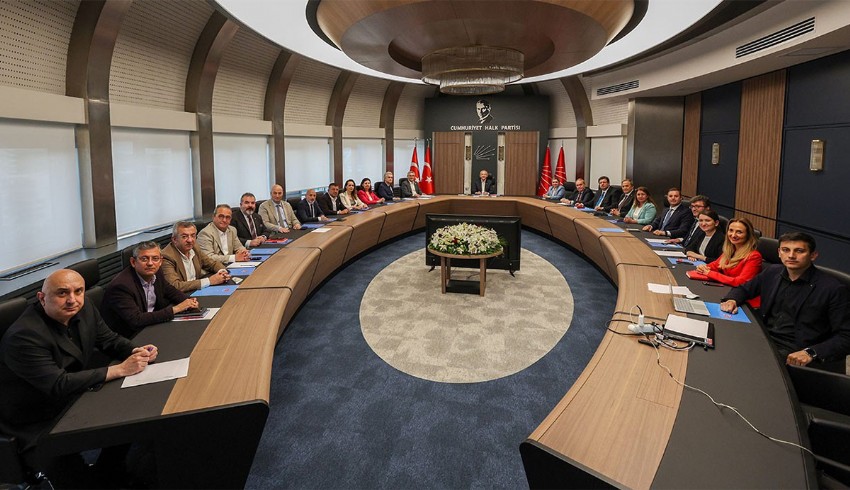 CHP'de tüm MYK üyeleri istifa etti