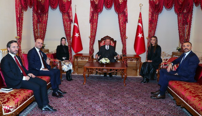Müflis iş adamı Okan Kurt, Cumhurbaşkanı Erdoğan'ın yanında ne arıyor?
