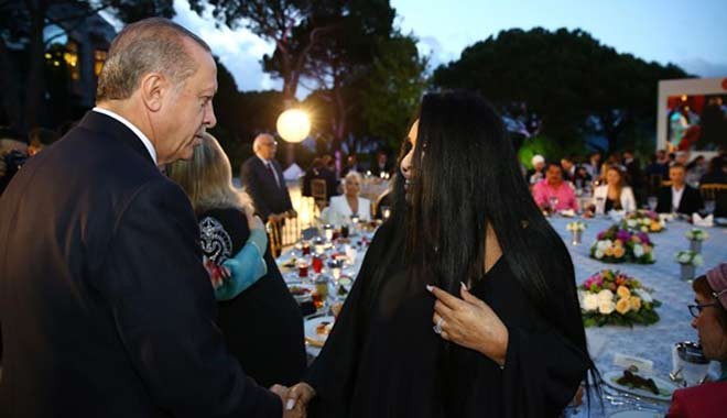 Cumhurbaşkanı Erdoğan'ın iftarında dikkat çeken kareler