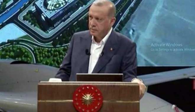 Cumhurbaşkanı Erdoğan'ın teknoloji programında komik görüntü
