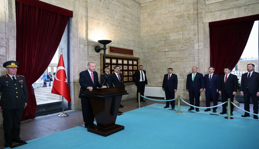 Cumhurbaşkanı Recep Tayyip Erdoğan Anıtkabir'de