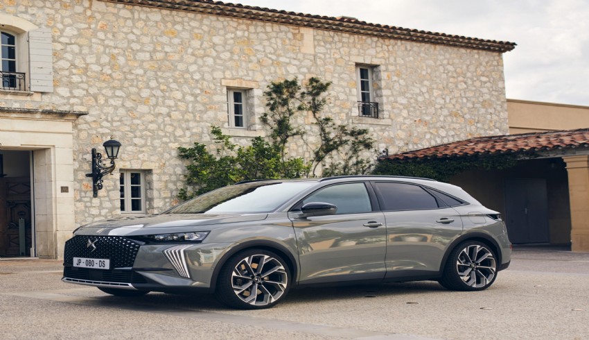 DS 7 ailesinin en üst versiyonu ''e-Tense 4X4 360'' Türkiye'de