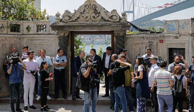 Demirören Ailesi, Kanlıca'da taziyeleri kabul ediyor
