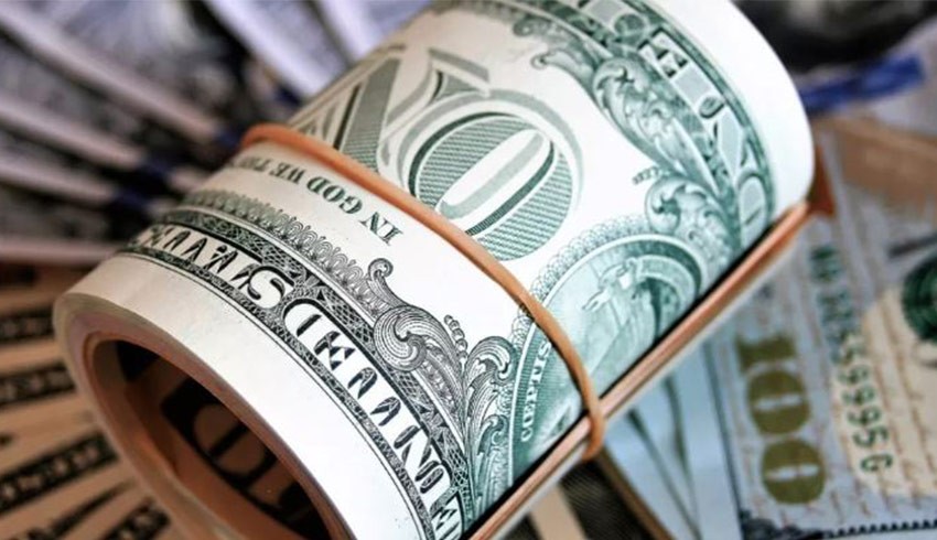 Dolara yeni tedbirler: Ticari kurumsal müşterilerin 5 milyon dolar olan günlük döviz alım limiti, 2,5 milyon dolara düşürüldü.