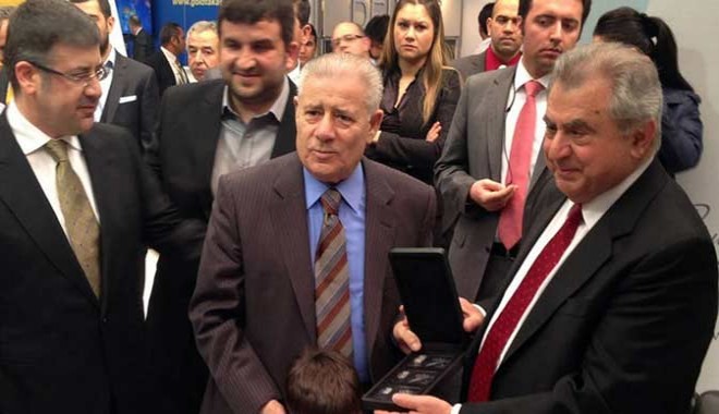 Dünyada ilklere imza atan ünlü işadamı hayatını kaybetti