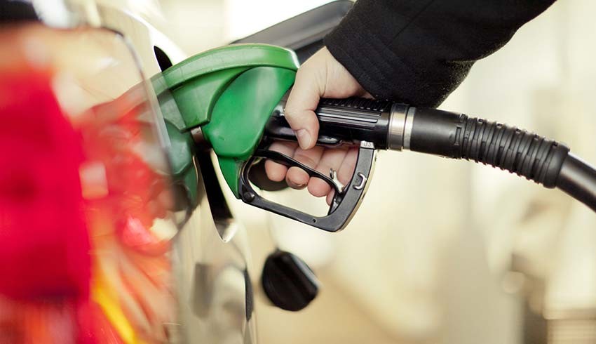 Rekor kıran benzine 25 kuruş indirim