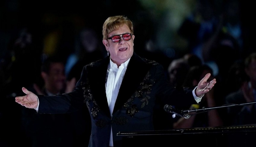 Elton John veda turnesinde saniyede 345 dolar kazandı