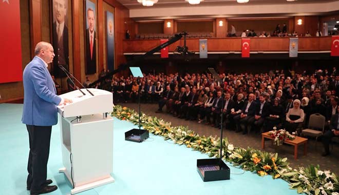 Akit yazarı: Halkın Erdoğan'a olan güveni sarsılıyor