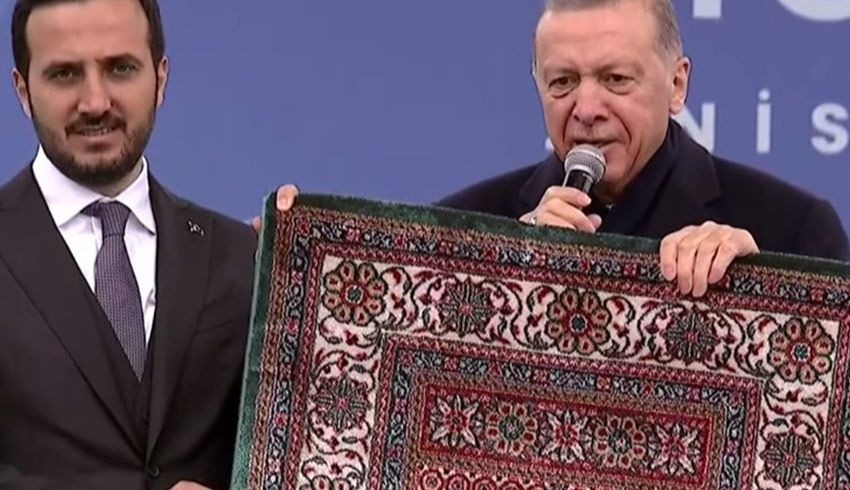 Erdoğan seccade ile Kılıçdaroğlu'na seslendi