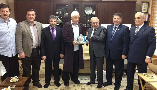 FETÖ ile fotoğraf çektiren AKP'lilere İBB'den kıyak....