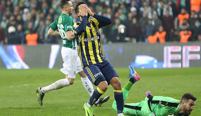 Fenerbahçe, Bursa deplasmanında son dakikada yıkıldı