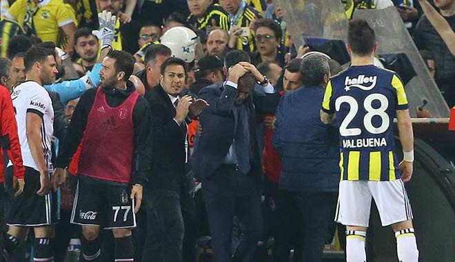 Fenerbahçe'ye şok! 3 maç seyircisiz oynama cezası