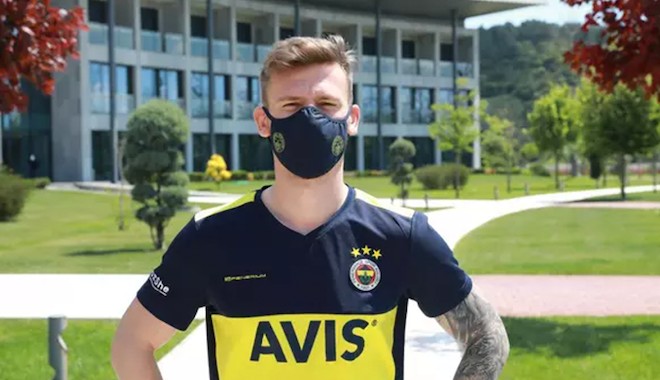 Fenerbahçe, logolu maske satışına başladı