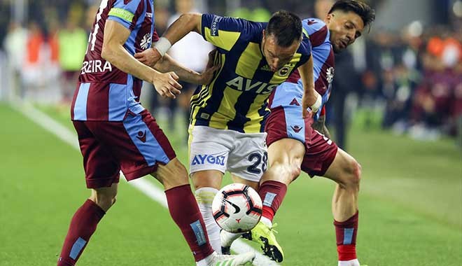 Fenerbahçe, Trabzon karşısında 1 puanı son saniyede kurtardı