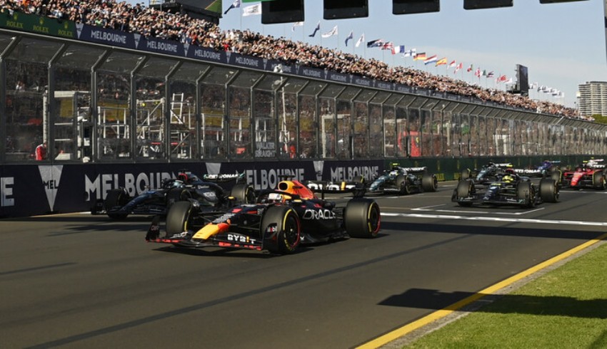 Formula 1 Avustralya GP'sini Max Verstappen kazandı