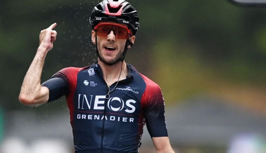 Fransa Bisiklet Turu'nun açılış etabının kazananı Adam Yates