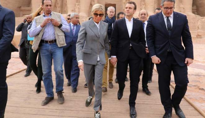 Fransa'nın First Lady'sinin ayakkabısı ödünç çıktı