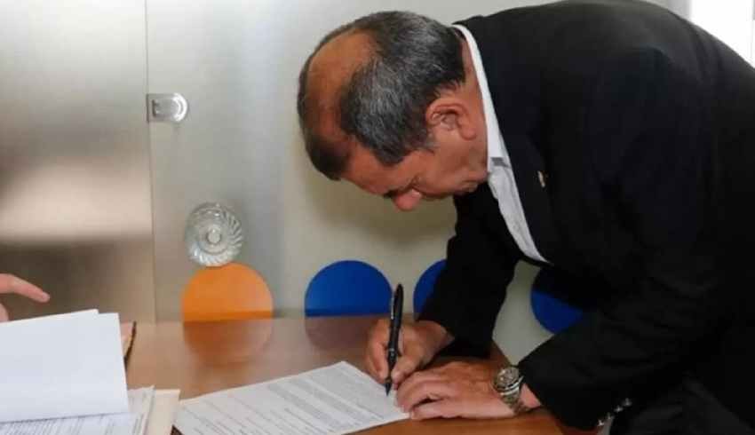 Galatasaray Adası için imzalar atıldı: Dursun Özbek parsellerin tapusunu aldı