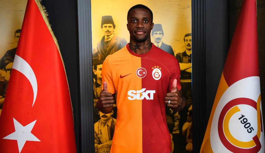 Galatasaray, transferi KAP'a bildirdi, Zaha formayı giydi