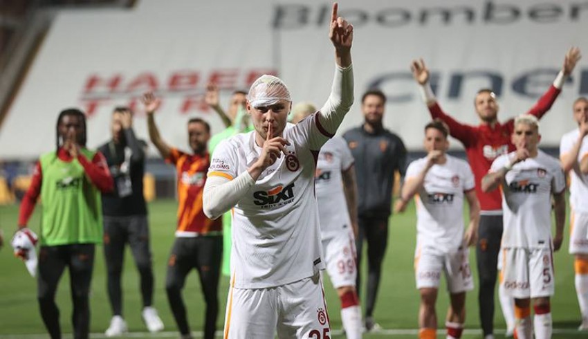 Galatasaraylı Nelsson'un kaşına 15 dikiş atıldı