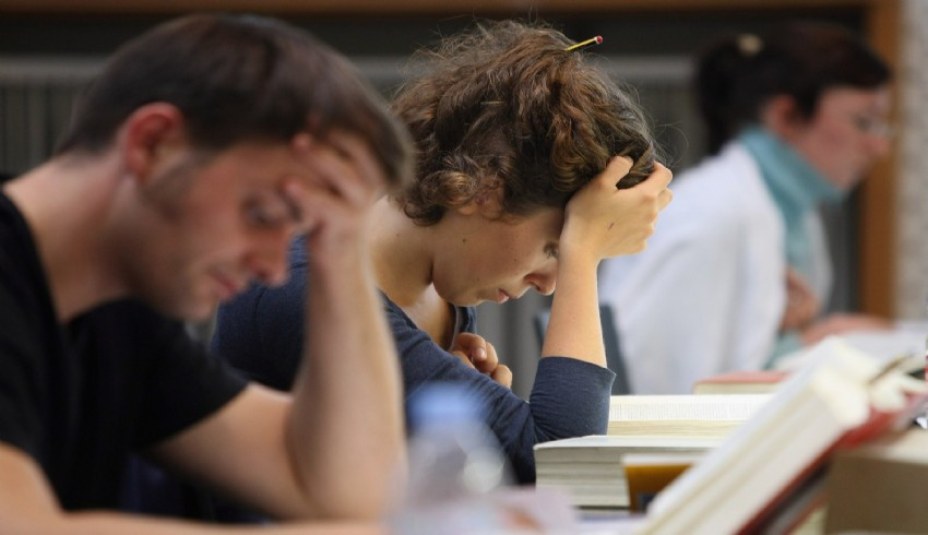 Gençlerde mutsuzluk ve umutsuz artıyor