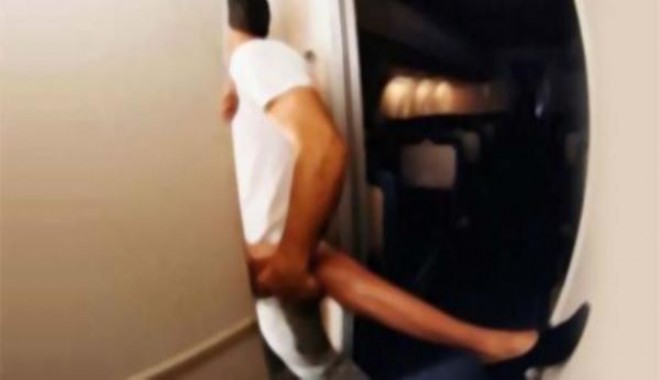 Havayolunda seks skandalı... Pilotlar hostesleri gizlice kameraya almış...