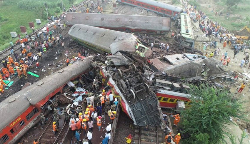 Hindistan'da tren faciası: 288 ölü