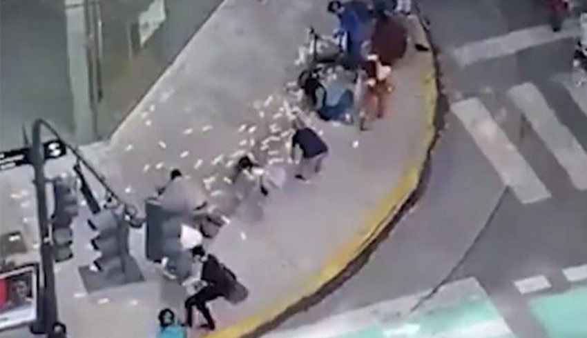 Hırsızlık sırasında 7 milyon peso sokaklara dağıldı