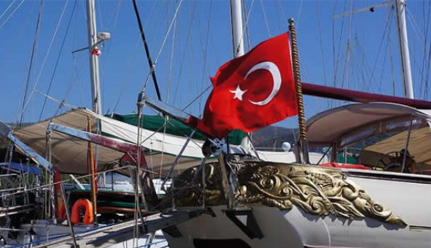 Hürriyet köşe yazarı Fatih Çekirge, teknelerdeki "Türk bayrağı krizi"ni yazdı