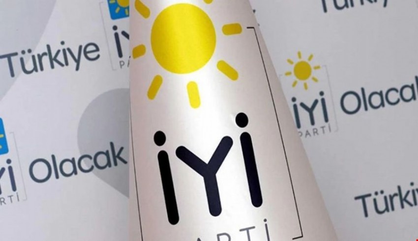 İYİ Parti listesini YSK'ya sundu