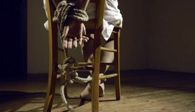 İş adamını fidye için kaçırıp domuz bağı ile bağladılar