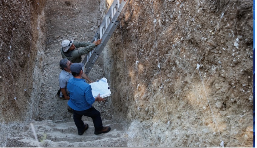 İzmir Kemalpaşa Fayı'nın deprem potansiyelinin tespiti için hendek kazılıyor