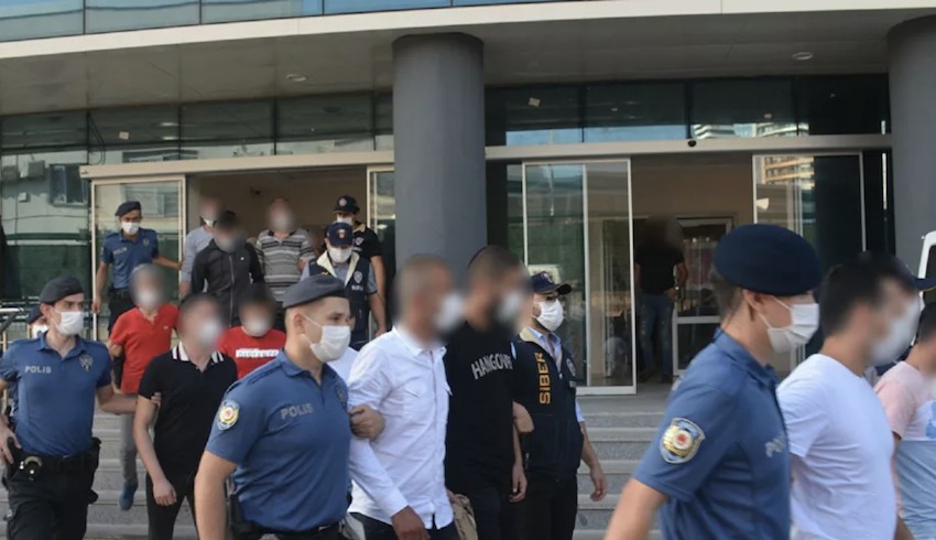 Jigolo olmak isteyenlerden önce para aldılar, sonra rezil ederiz diye tehdit ettiler
