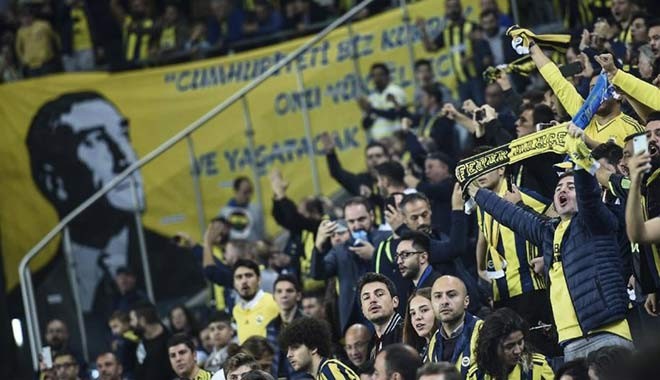 Kadıköy’de isyan! Tribünlerde istifa sesleri