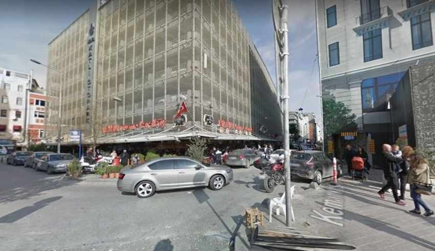 Karaköy Güllüoğlu'nun olduğu otopark yıkılıyor!