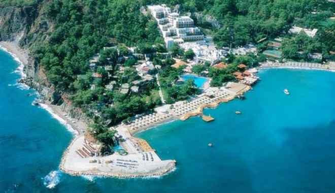 Kemer'de icradan satılık dev tatil köyü