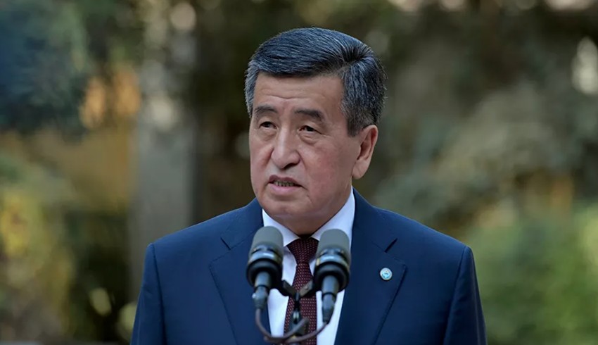 Kırgızistan Devlet Başkanı Sooronbay Ceenbekov istifa etti