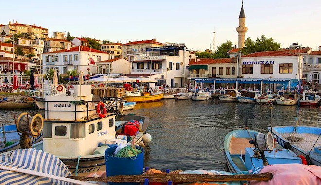 Türkiye’nin en gözde tatil beldelerinden Bozcaada’da günübirlik ziyaretçilere yasak geliyor