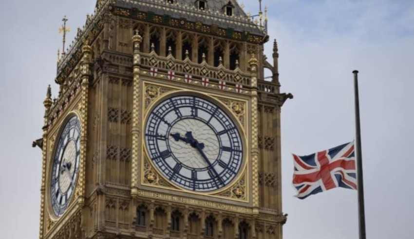 Kraliçe Elizabeth için çanları çalmayan Big Ben'e soruşturma
