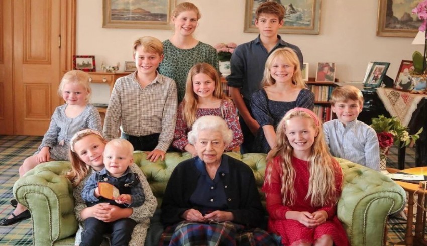 Kraliçe Elizabeth'in hiç görülmemiş fotoğrafı yayımlandı