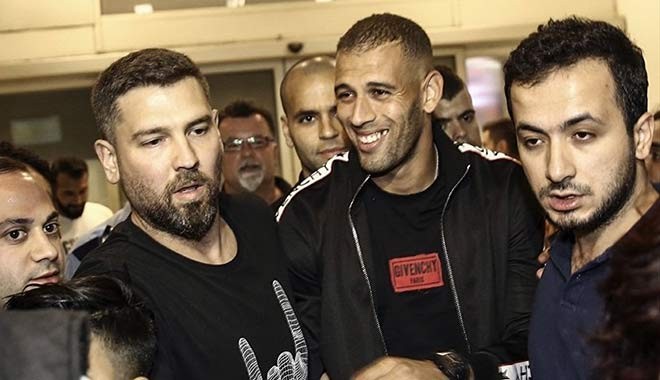 Leicester City'li Slimani, Fenerbahçe için İstanbul'a geldi