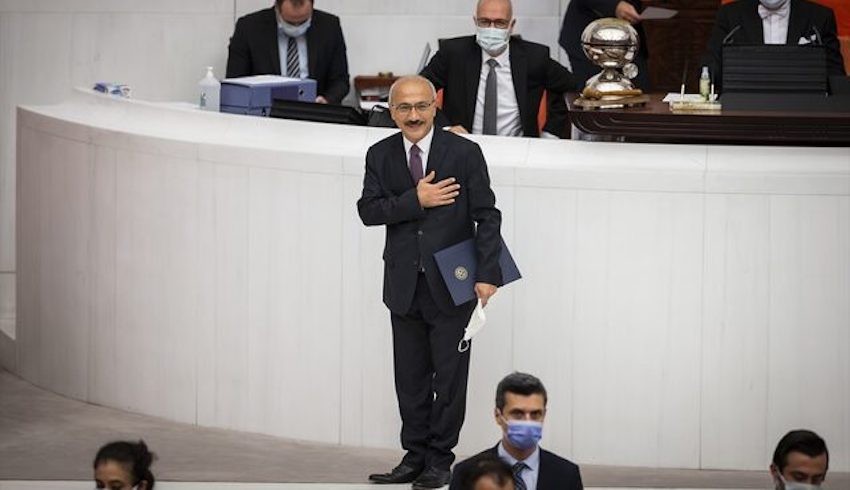 Lütfi Elvan, Meclis'te yemin etti; enflasyonla mücadele, mali disiplin, kamu finansmanının kalitesini artırma mesajı verdi