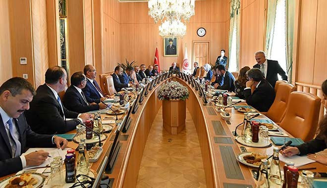 Meclis’e milyonluk masa dünyanın en pahalı 7. mobilyası oldu