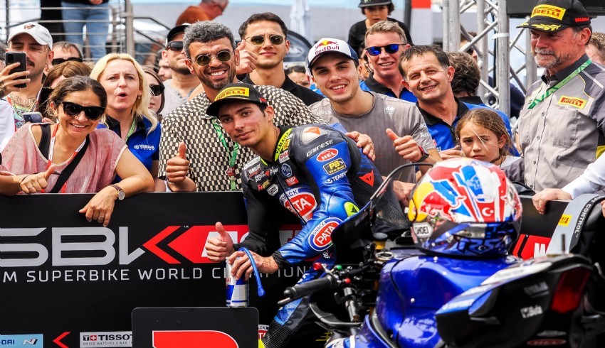 Milli motosikletçi Razgatlıoğlu Superpole'de birinci